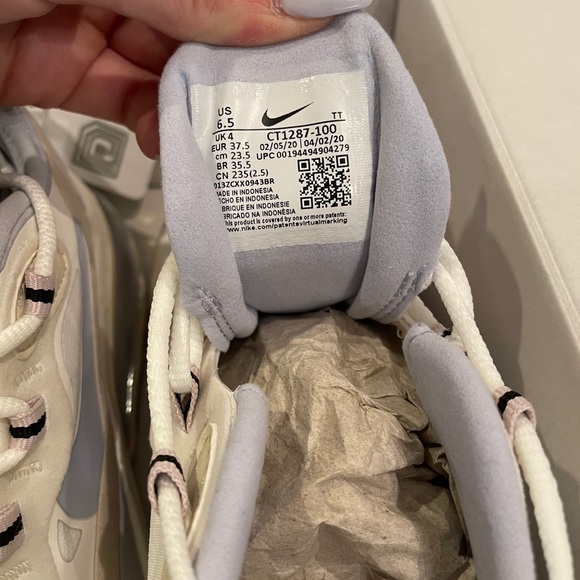 Nike Air Max 270 React - Picture 5 of 7